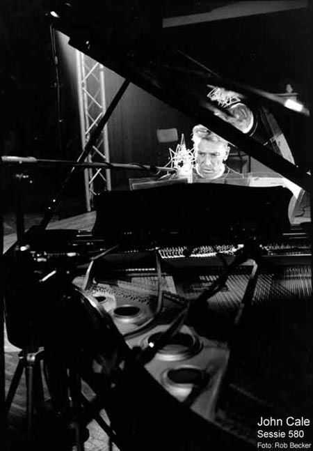 Playing his Twee Meter Sessie (Dutch unplugged program)