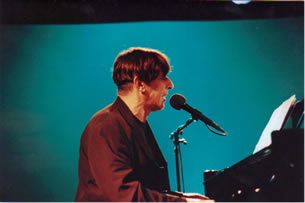 John Cale live in Cologne - 1994-05-04 photo: Gary Fox