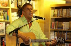 John Cale performing at Borders - 2003/05/28
